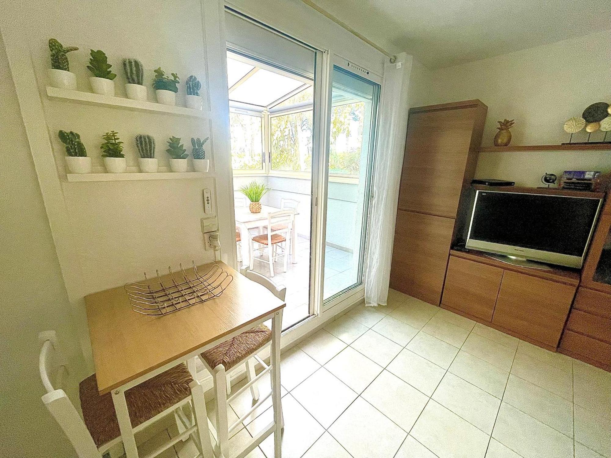 Clim , Wifi, 200 Metres Apartment